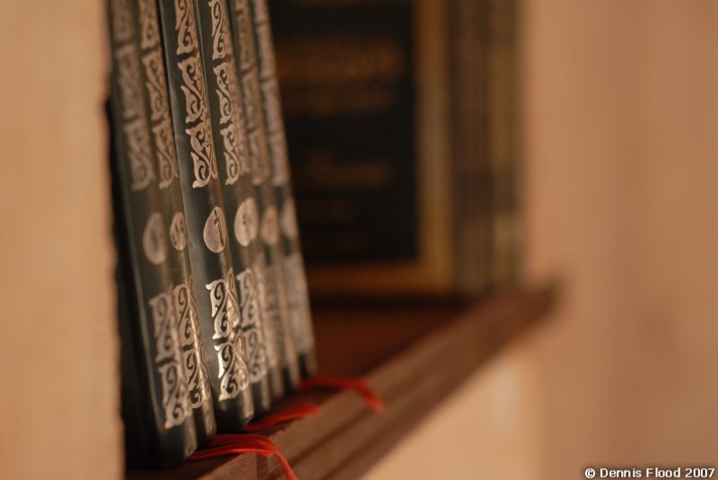 l-arabic_books_in_the_shade